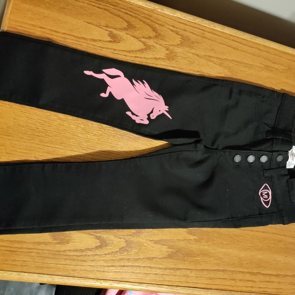 Clothes - Picture 5 of 8